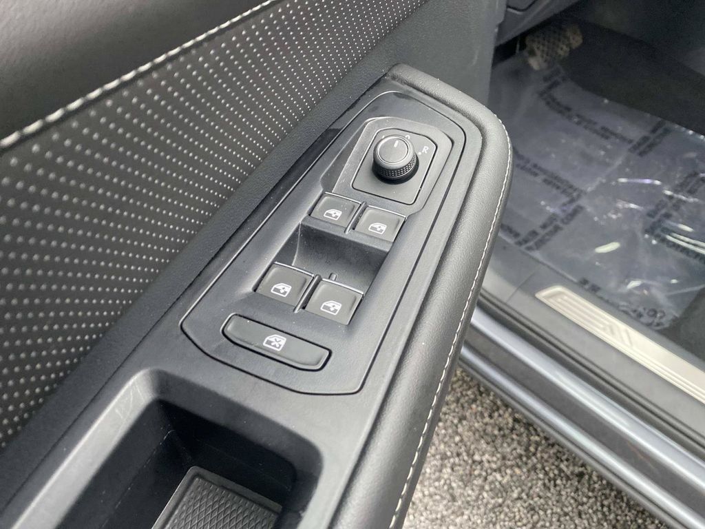 Used 2024 Volkswagen Atlas SE FWD image 17
