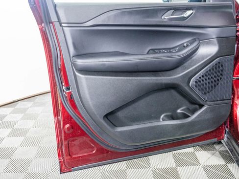 New 2025 Jeep Grand Cherokee Altitude image 14