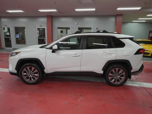Certified 2020 Toyota RAV4 XLE Premium image 4