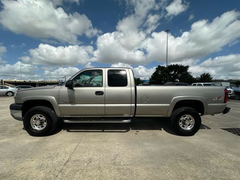 Used 2003 Chevrolet Silverado 2500 LS w/ Skid Plate Package AWD/4WD image 2