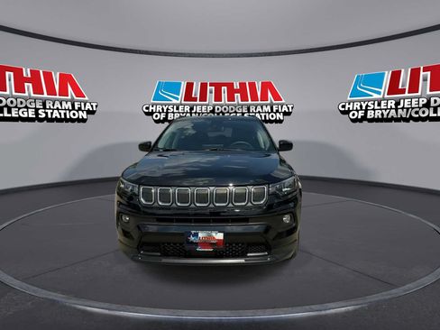 Used 2022 Jeep Compass Latitude FWD image 3