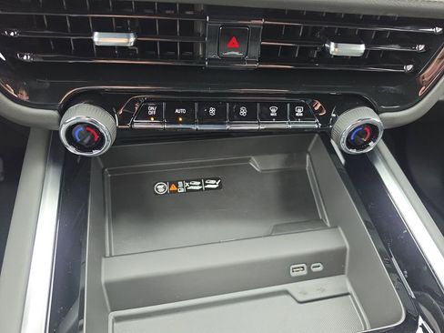 New 2026 Chevrolet Suburban LT w/ Comfort Package image 16