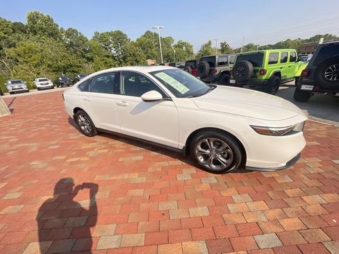 Certified 2024 Honda Accord EX image 37