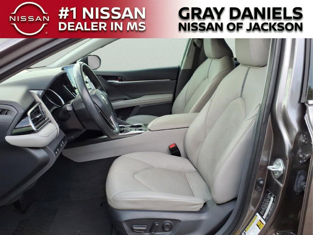 Used 2022 Toyota Camry XLE FWD image 23