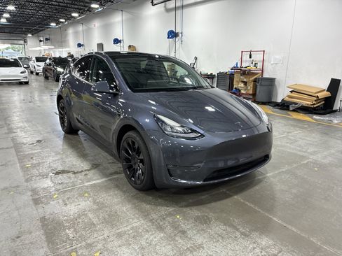 Certified 2023 Tesla Model Y Long Range AWD/4WD image 8
