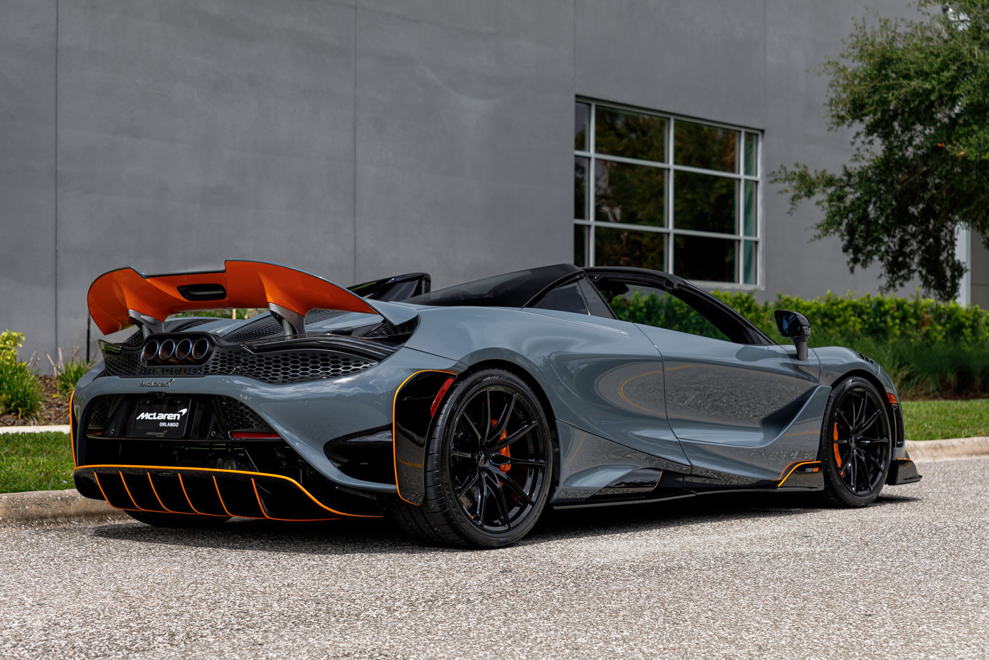 Used 2022 McLaren 765LT RWD image 13