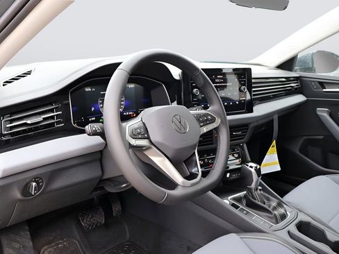 Used 2025 Volkswagen Jetta SE image 20