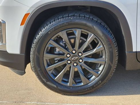 Used 2023 Chevrolet Traverse RS AWD/4WD image 17