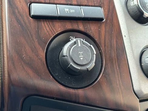 Used 2015 Ford F350 Lariat image 40