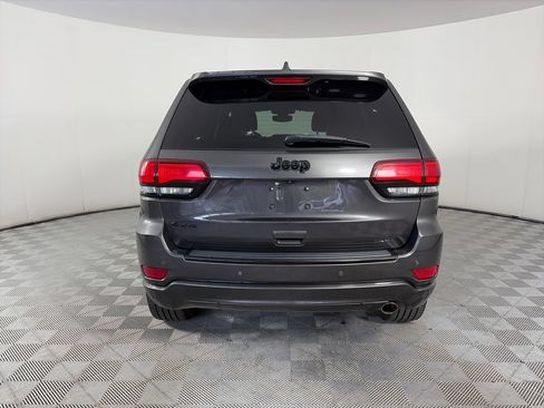 Used 2018 Jeep Grand Cherokee Altitude AWD/4WD image 6