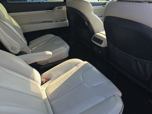Used 2024 Hyundai Palisade Calligraphy image 17
