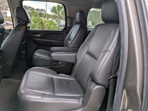 Used 2014 Chevrolet Suburban LTZ image 15