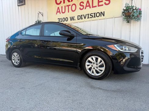Used 2018 Hyundai Elantra SE FWD image 2