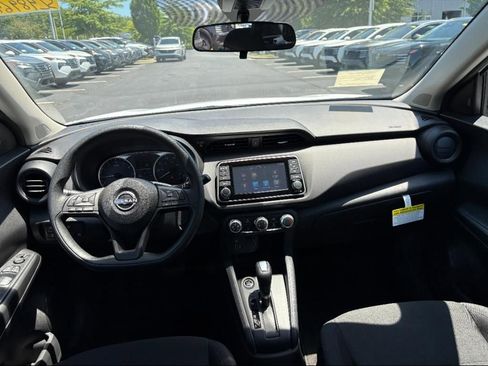 New 2025 Nissan Kicks Play S image 9
