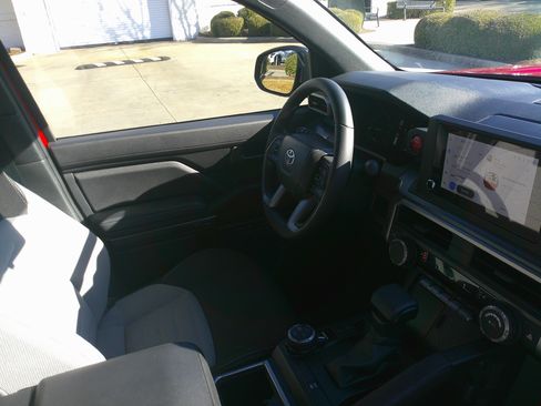 Used 2025 Toyota 4Runner TRD Off-Road image 32