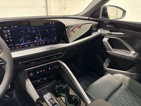 Used 2025 Audi SQ5 Premium Plus image 18