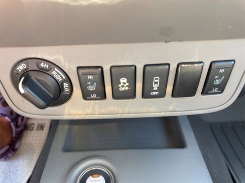 Used 2021 Nissan Frontier SV w/ Midnight Edition Floor Mats image 23