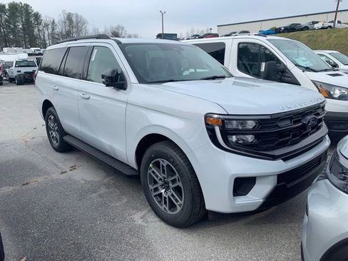 New 2025 Ford Expedition Active image 2