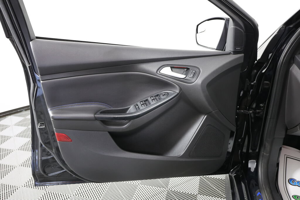 Used 2016 Ford Focus RS AWD/4WD image 12