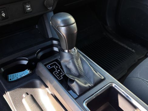 Used 2017 Toyota Tacoma TRD Off-Road image 23