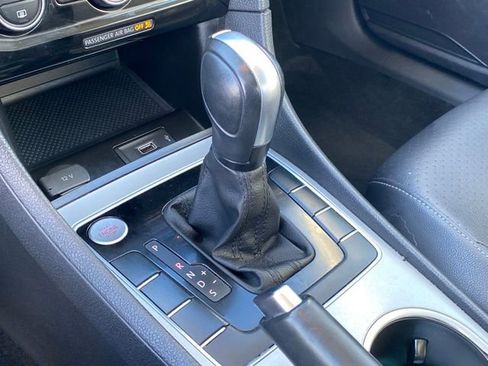 Used 2022 Volkswagen Passat 2.0T image 11