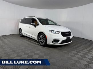 Used 2023 Chrysler Pacifica Pinnacle FWD video 1