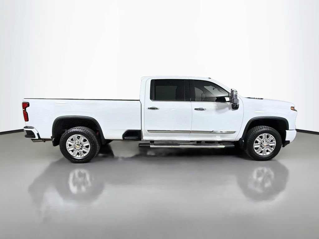 Used 2025 Chevrolet Silverado 2500 High Country w/ Technology Package AWD/4WD image 5