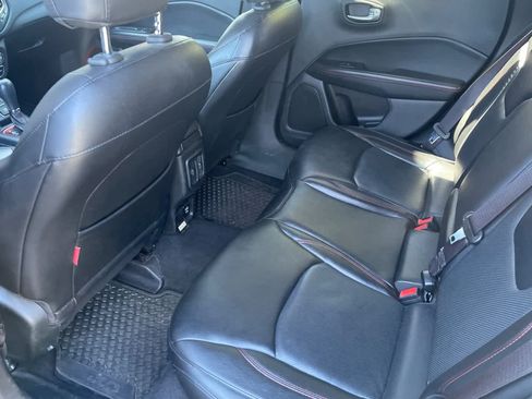 Used 2018 Jeep Compass Trailhawk w/ Leather Interior Group AWD/4WD image 10