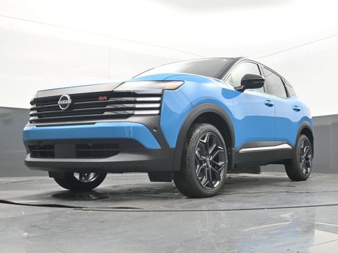 Certified 2025 Nissan Kicks SR image 24