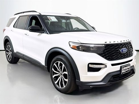 Used 2023 Ford Explorer ST image 3