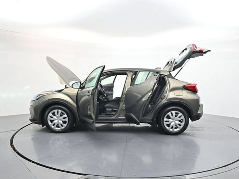 Used 2021 Toyota C-HR LE FWD image 43