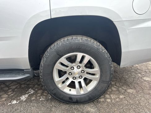 Used 2019 Chevrolet Tahoe LT w/ Luxury Package image 4