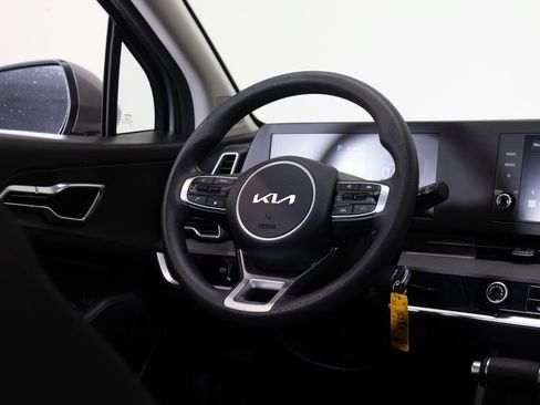 Used 2025 Kia Sportage LX FWD image 24