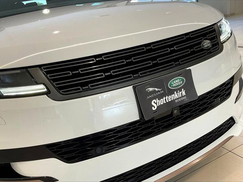 Used 2023 Land Rover Range Rover Sport SE Dynamic image 28