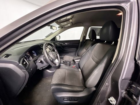 Used 2018 Nissan Rogue SV image 14