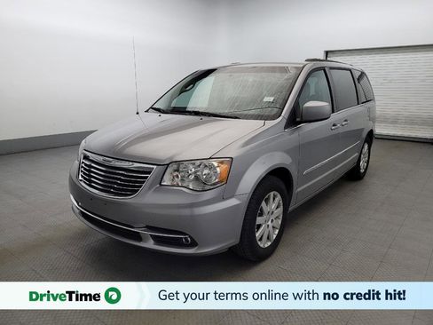 Used 2016 Chrysler Town & Country Touring image 1