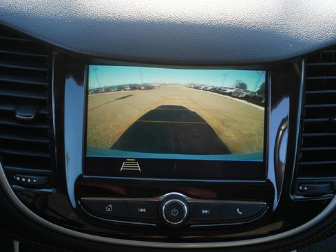 Used 2019 Chevrolet Trax LT w/ LT Convenience Package image 27