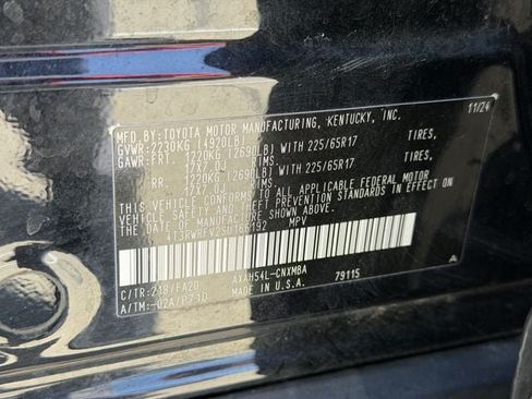Used 2025 Toyota RAV4 XLE AWD/4WD image 27