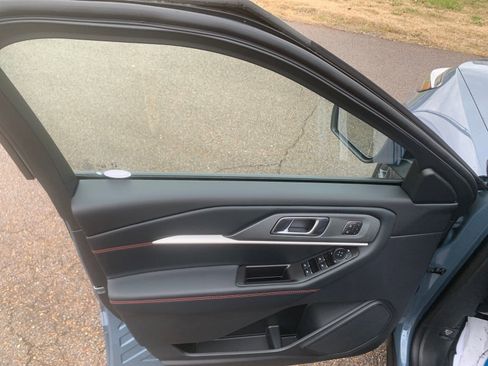 New 2026 Ford Explorer ST-Line w/ ST-Line Street Pack image 11