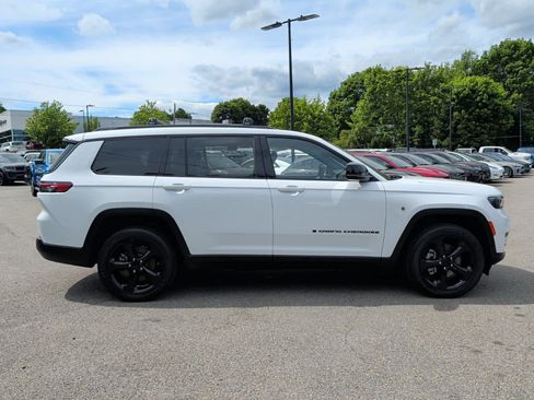 Used 2023 Jeep Grand Cherokee L Laredo AWD/4WD image 7