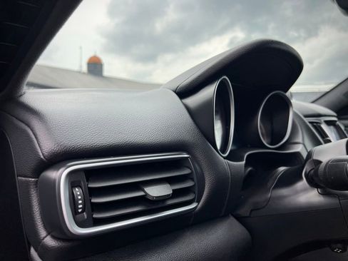 Used 2017 Maserati Levante image 38