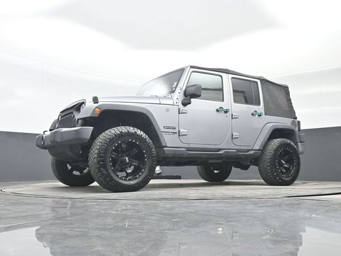 Used 2018 Jeep Wrangler Unlimited Sport S AWD/4WD image 26