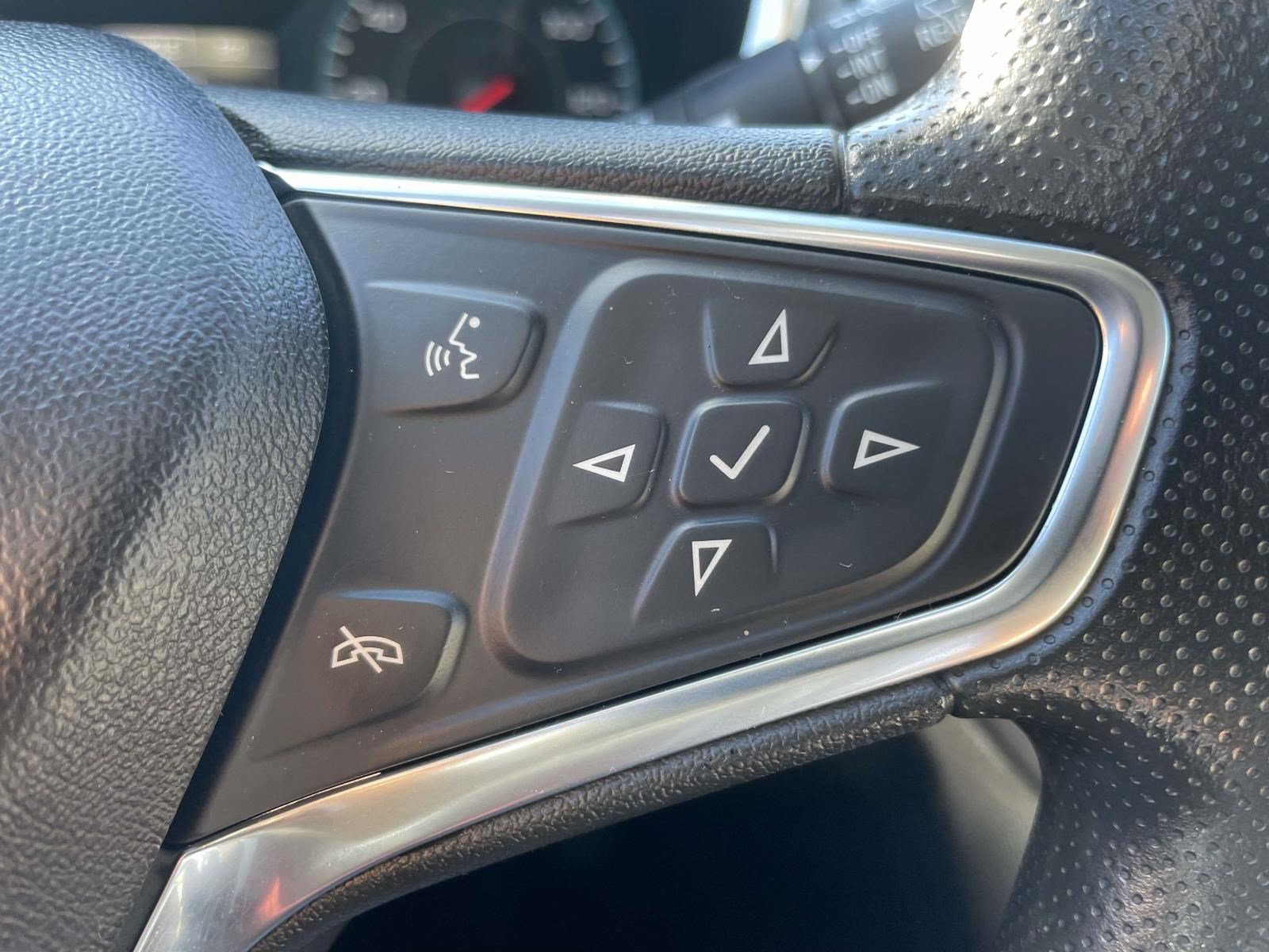 Used 2019 Chevrolet Equinox LS FWD image 21