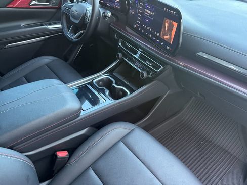 Used 2024 Chevrolet Traverse Z71 w/ Enhanced Driving Package AWD/4WD image 17