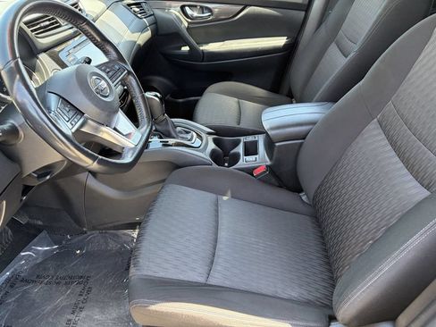 Used 2019 Nissan Rogue SV w/ Premium Package FWD image 22