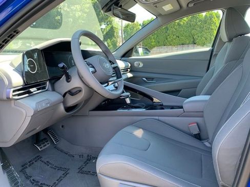 New 2025 Hyundai Elantra SEL image 10