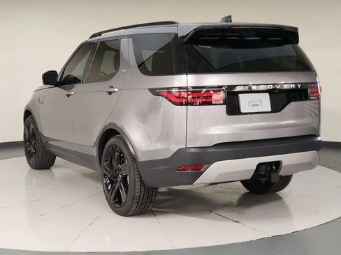 Used 2025 Land Rover Discovery S image 6