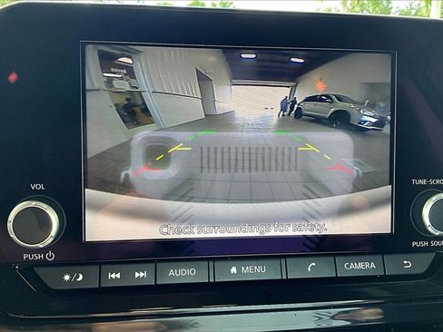 Used 2024 Nissan Pathfinder SV image 13