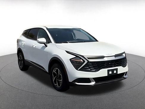 Used 2025 Kia Sportage LX AWD/4WD image 3
