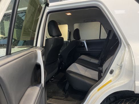 Used 2021 Toyota 4Runner SR5 AWD/4WD image 32